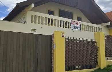 Imagem: A casa possui 5 Dormitórios, 4 Banheiros, 2 Vagas na garagem