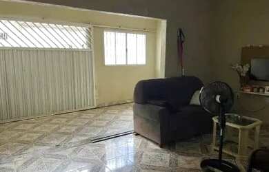 Imagem: A casa possui 2 Dormitórios, 1 Banheiro e está localizado