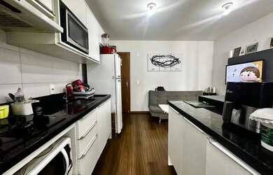 Imagem: O apartamento possui 3 Dormitórios, 1 Banheiro, 1 Vaga na garagem