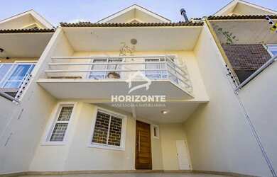 Imagem: A casa possui 3 Dormitórios, 4 Banheiros, 2 Vagas na garagem