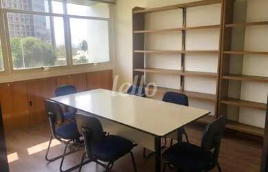 Imagem: O depósito possui 1 Vaga na garagem, 138m² de Área e está