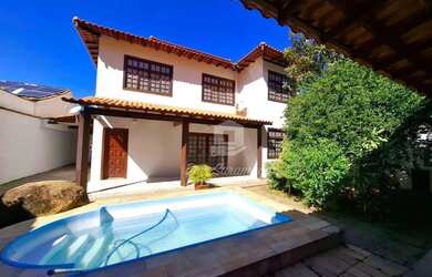 Imagem: A casa e possui 5 Dormitórios, Suítes, 4 Banheiros, 4 Vagas