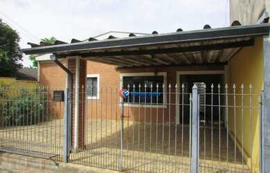 Imagem: A casa possui 3 Dormitórios, 2 Banheiros, 170m² de Área e