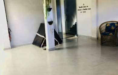 Imagem: A casa possui 3 Dormitórios, 2 Banheiros, 1 Vaga na garagem