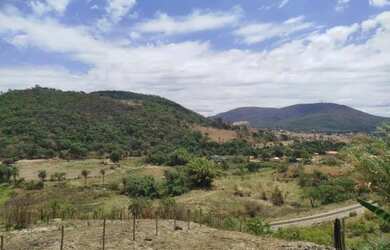 Imagem: O terreno possui 360m² de Área e está localizado em Mateus