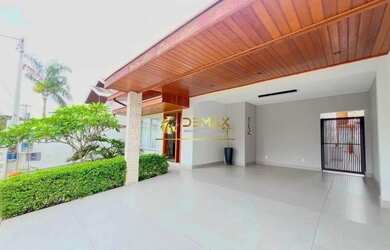 Imagem: A casa possui 5 Dormitórios, 4 Banheiros, 2 Vagas na garagem