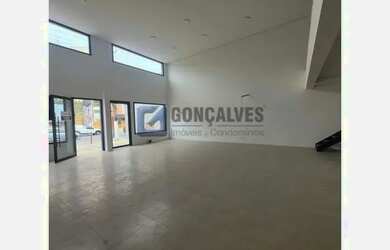 Imagem: O depósito possui 2 Vagas na garagem, 70m² de Área e está