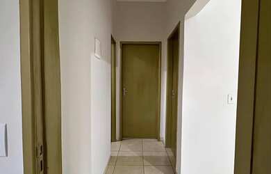 Imagem: A casa possui 3 Dormitórios, 2 Banheiros, 3 Vagas na garagem