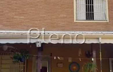 Imagem: A casa possui 5 Dormitórios, 4 Banheiros, 4 Vagas na garagem