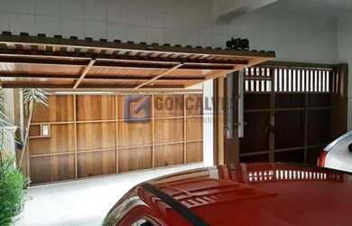 Imagem: A casa possui 3 Dormitórios, 4 Banheiros, 5 Vagas na garagem