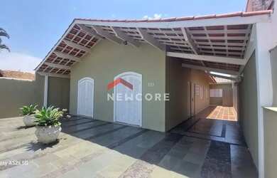 Imagem: A casa possui 3 Dormitórios, 4 Banheiros, 3 Vagas na garagem