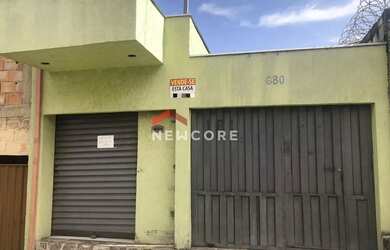 Imagem: A casa possui 2 Dormitórios, 1 Banheiro, 1 Vaga na garagem