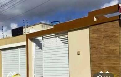 Imagem: A casa possui 3 Dormitórios, 2 Banheiros, 1 Vaga na garagem