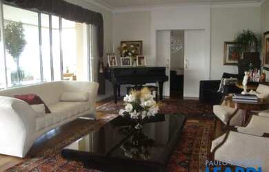 Imagem: O apartamento possui 4 Dormitórios, 5 Banheiros, 5 Vagas na