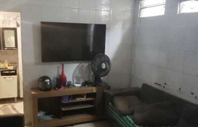 Imagem: A casa possui 2 Dormitórios, 1 Banheiro e está localizado