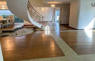 Imagem: A casa possui 5 Dormitórios, 5 Banheiros, 5 Vagas na garagem