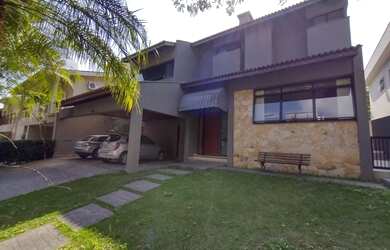 Imagem: A casa possui 4 Dormitórios, 5 Banheiros, 5 Vagas na garagem