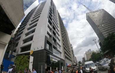 Imagem: O depósito possui 4 Vagas na garagem e 357m² de Área e está