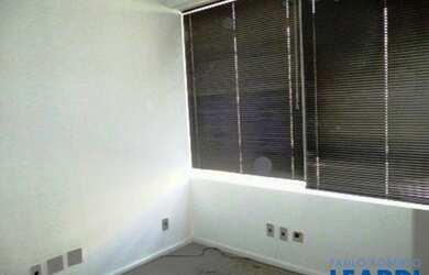 Imagem: O depósito possui 1 Vaga na garagem e 60m² de Área e está