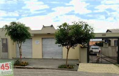 Imagem: A casa possui 2 Dormitórios, 2 Banheiros, 1 Vaga na garagem