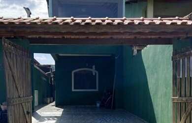 Imagem: A casa possui 2 Dormitórios, 2 Banheiros, 3 Vagas na garagem