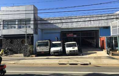 Imagem: O depósito possui 5 Vagas na garagem, 900m² de Área e está