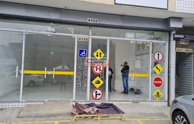 Imagem: O depósito possui 2 Vagas na garagem, 60m² de Área e está