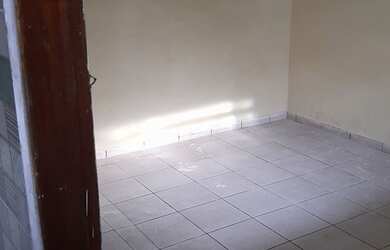 Imagem: A casa possui 2 Dormitórios, 1 Banheiro e 1 Vaga na garagem