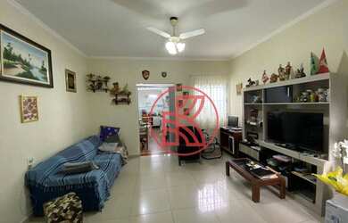 Imagem: A casa possui 5 Dormitórios, 3 Banheiros, 2 Vagas na garagem