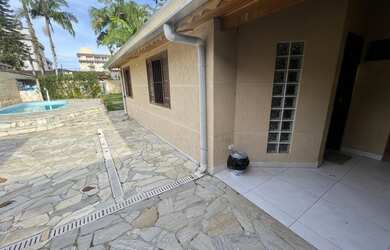 Imagem 4: Casa térrea no Itagua. Piscina, 100m² de Área, 5 Vagas na garageme2...