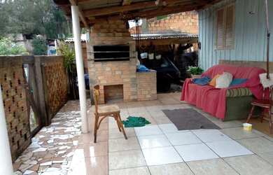 Imagem 2: Vendo uma casa. Churrasqueira, 1 Vaga na garageme2 Dormitórios