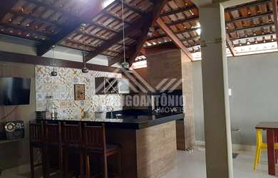 Imagem: A casa possui 3 Dormitórios, 3 Banheiros, 2 Vagas na garagem