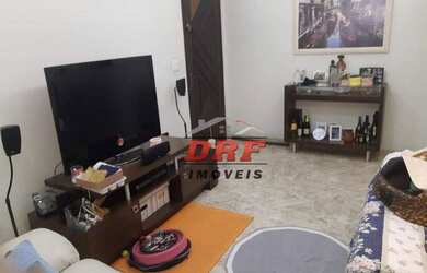 Imagem: A casa possui 2 Dormitórios, 3 Banheiros, 2 Vagas na garagem