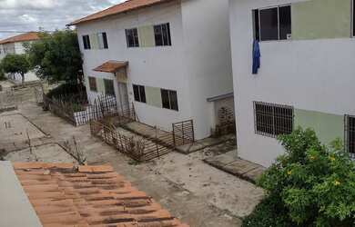 Imagem: O apartamento possui 2 Dormitórios, 1 Banheiro, 2 Vagas na