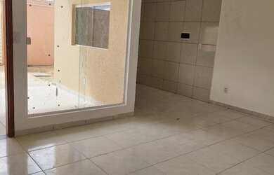 Imagem: A casa possui 2 Dormitórios, 2 Banheiros, 1 Vaga na garagem