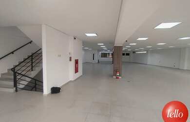 Imagem: O depósito possui 5 Vagas na garagem, 1.180m² de Área e