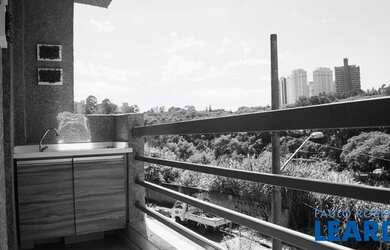 Imagem: O apartamento possui 2 Dormitórios, 1 Banheiro, 2 Vagas na