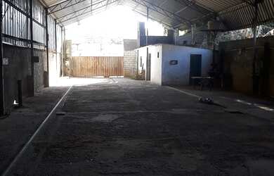 Imagem: O depósito possui 5 Vagas na garagem, 465m² de Área e está