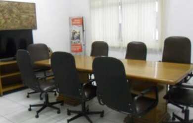 Imagem: O depósito possui 5 Vagas na garagem e 300m² de Área e está