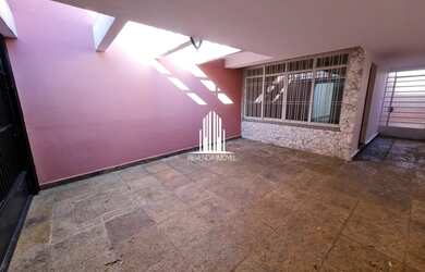 Imagem: A casa possui 3 Dormitórios, 4 Banheiros, 2 Vagas na garagem