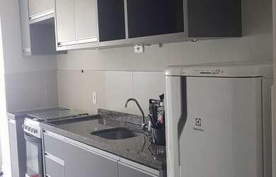 Imagem: O apartamento possui 2 Dormitórios, 1 Banheiro, 1 Vaga na garagem