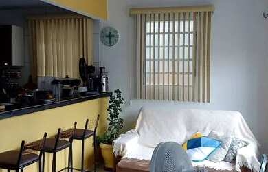 Imagem: A casa possui 3 Dormitórios, 2 Banheiros, 3 Vagas na garagem