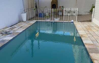 Imagem: A casa possui 5 Dormitórios, 3 Banheiros, 1 Vaga na garagem