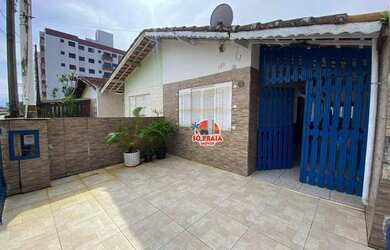 Imagem: A casa possui 2 Dormitórios, 2 Banheiros, 3 Vagas na garagem