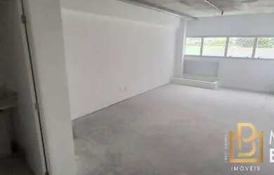 Imagem: O depósito possui 1 Vaga na garagem, 35m² de Área e está