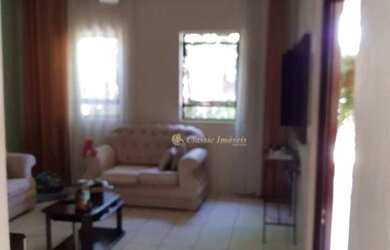 Imagem: A casa possui 3 Dormitórios, 2 Banheiros, 3 Vagas na garagem