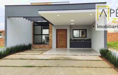 Imagem: A casa possui 3 Dormitórios, 2 Banheiros, 2 Vagas na garagem