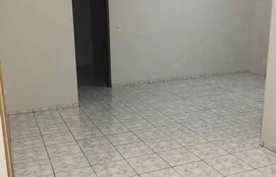 Imagem: O apartamento possui 2 Dormitórios, 1 Banheiro, 2 Vagas na