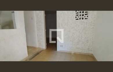 Imagem: A casa possui 1 Dormitório, 1 Banheiro, 65m² de Área e está