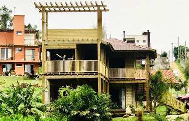 Imagem: A casa possui 5 Dormitórios, 5 Banheiros, 600m² de Área e